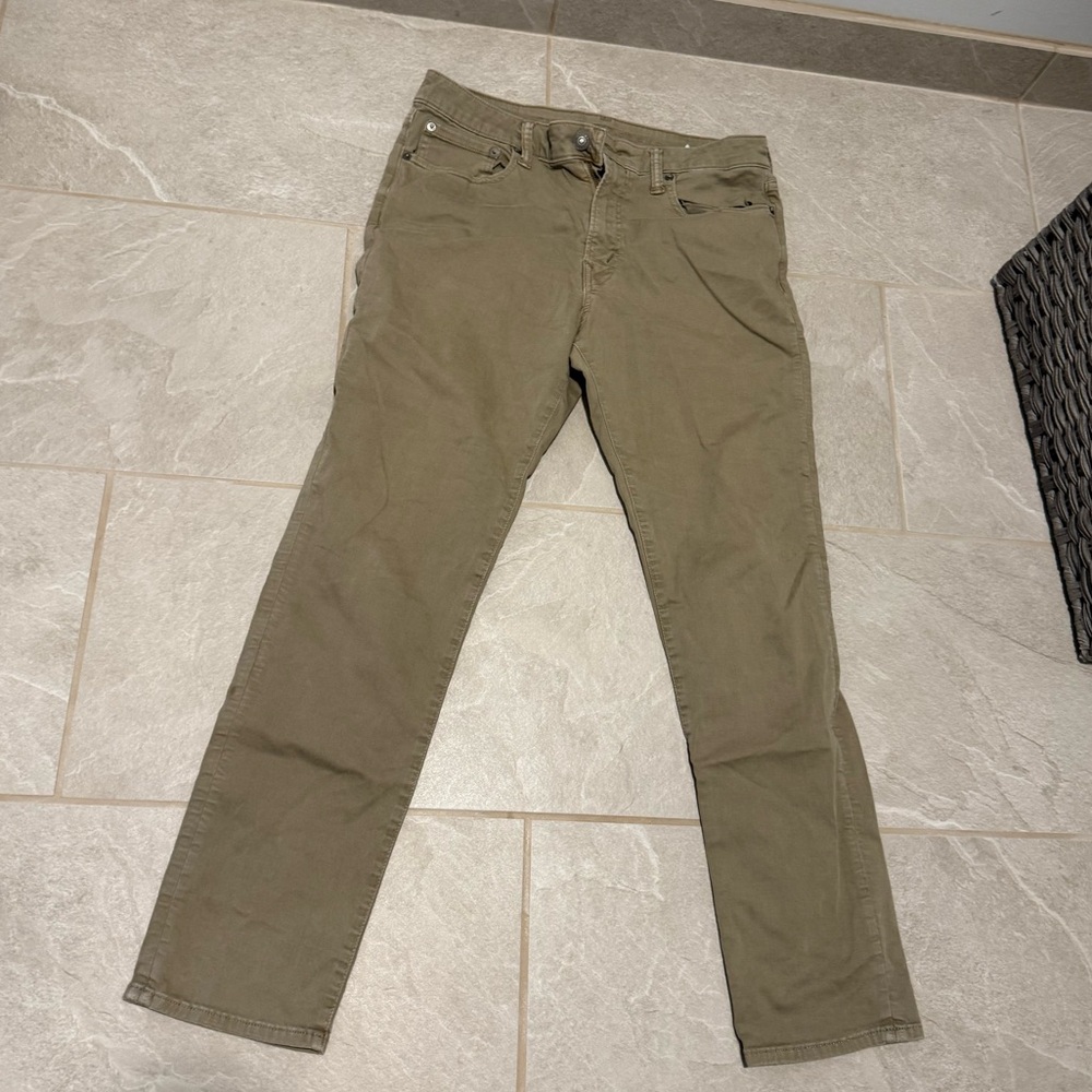 American Eagle Outfitters Men's Slim Khakis